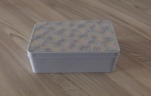 Storage tin with mottled pastel lid
