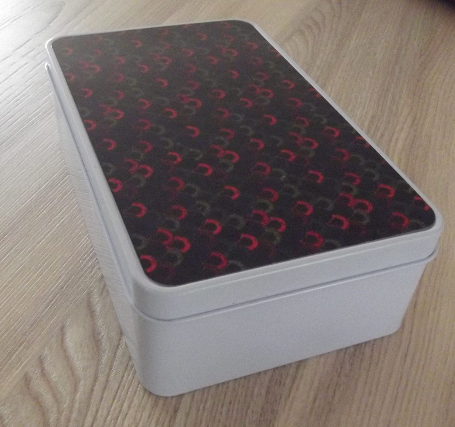 Storage tin with Mosaic Fabric pattern on lid