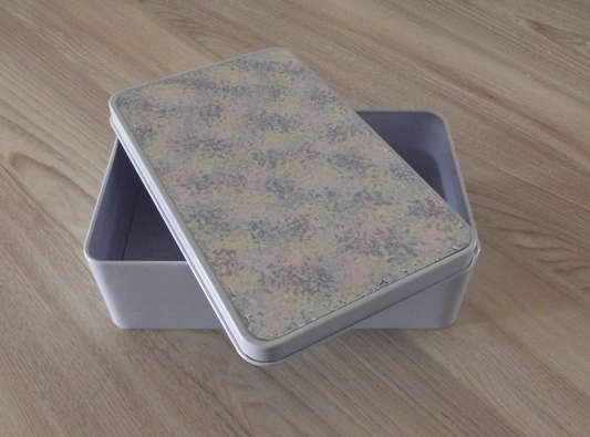 Storage tin with mottled pastel lid